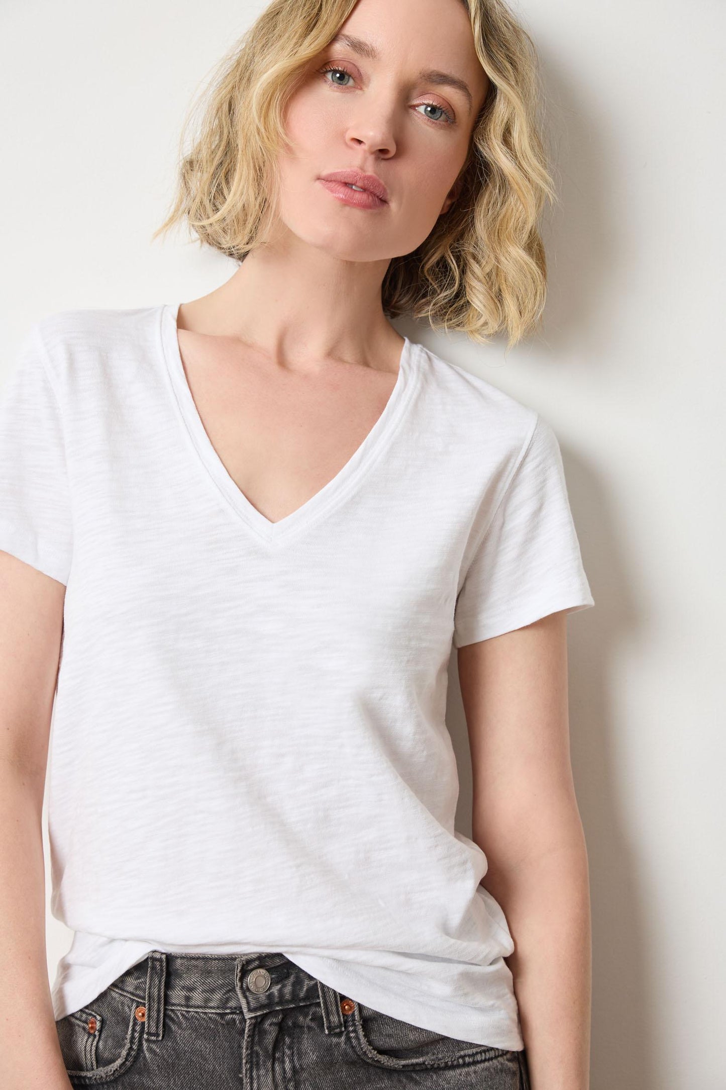 Lilla P | V-Neck SS Back Seam Tee | 2170
