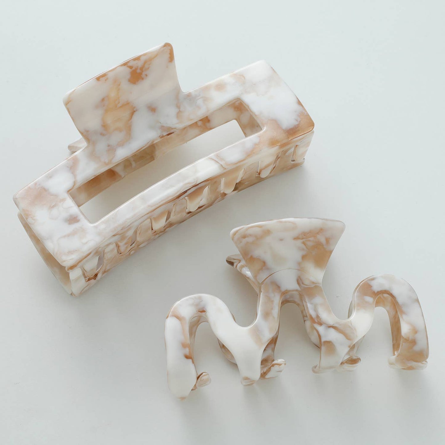 
                  
                    Calacatta Gold Large - Assorted Claw Clips: Assorted
                  
                