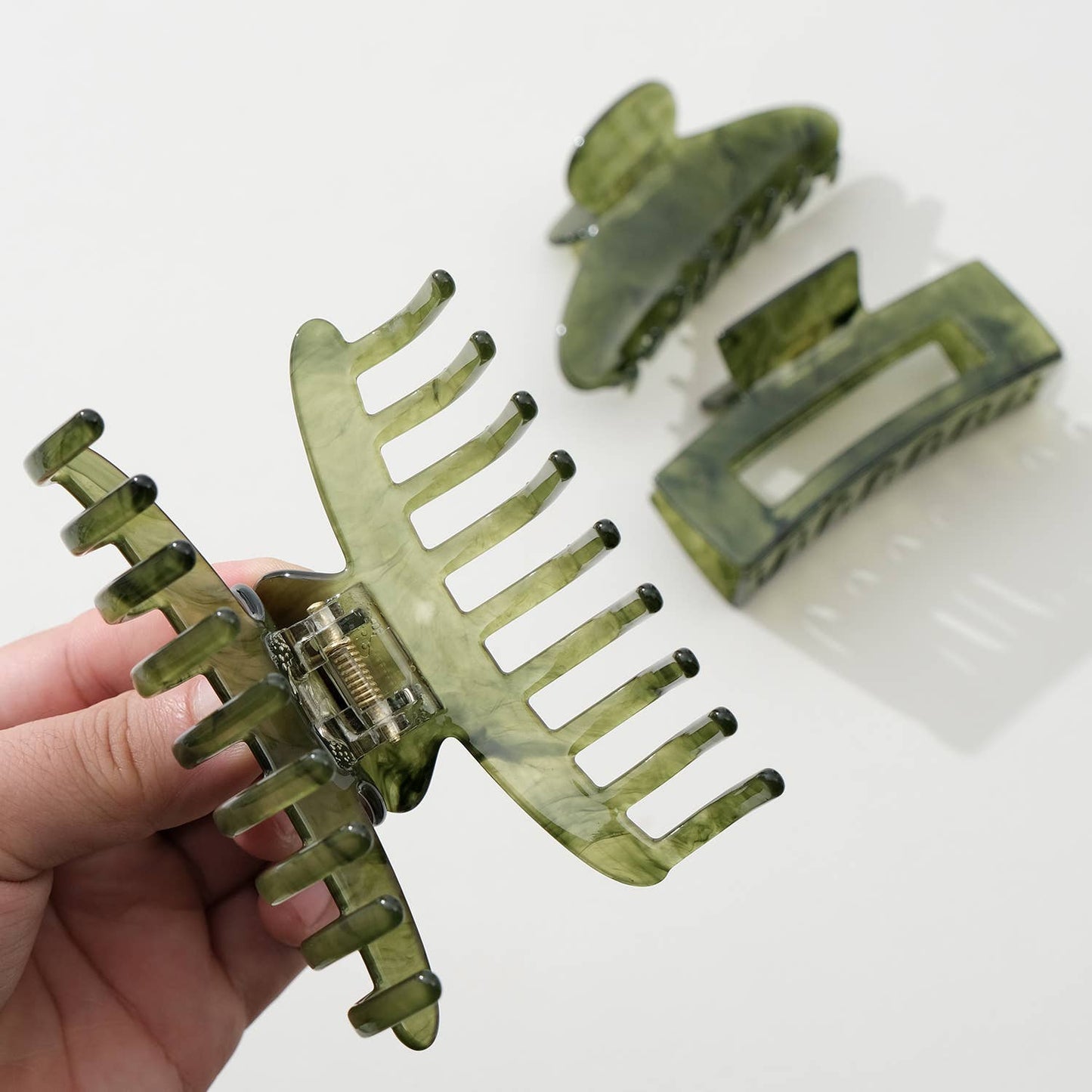 
                  
                    Jade Green Large - Assorted Claw Clips: Assorted
                  
                
