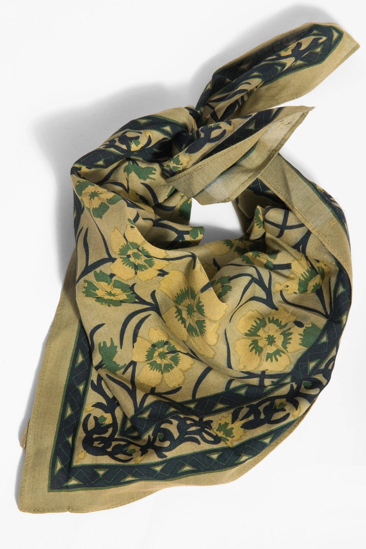 
                  
                    Floral Bandana Versatile : Navy
                  
                