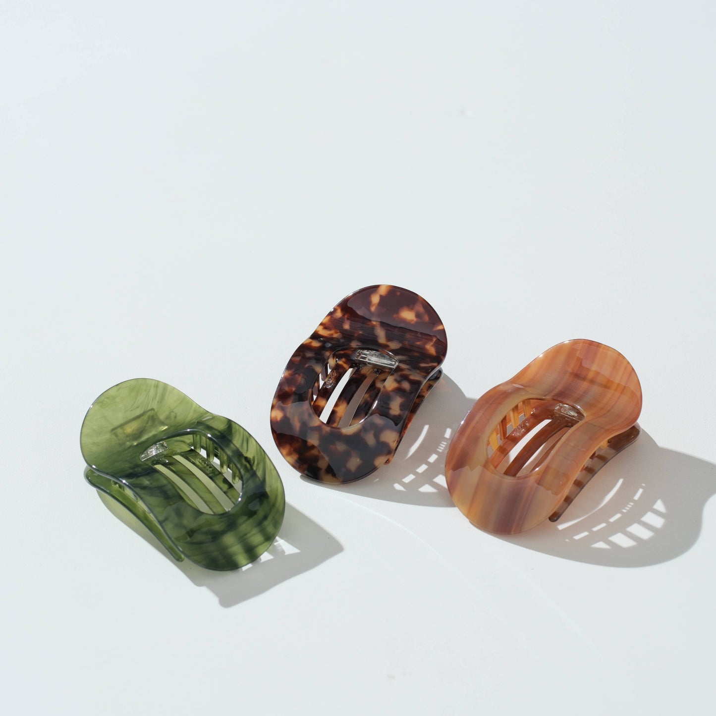
                  
                    Oval Flat Lay Claw Clip - Medium: Assorted
                  
                