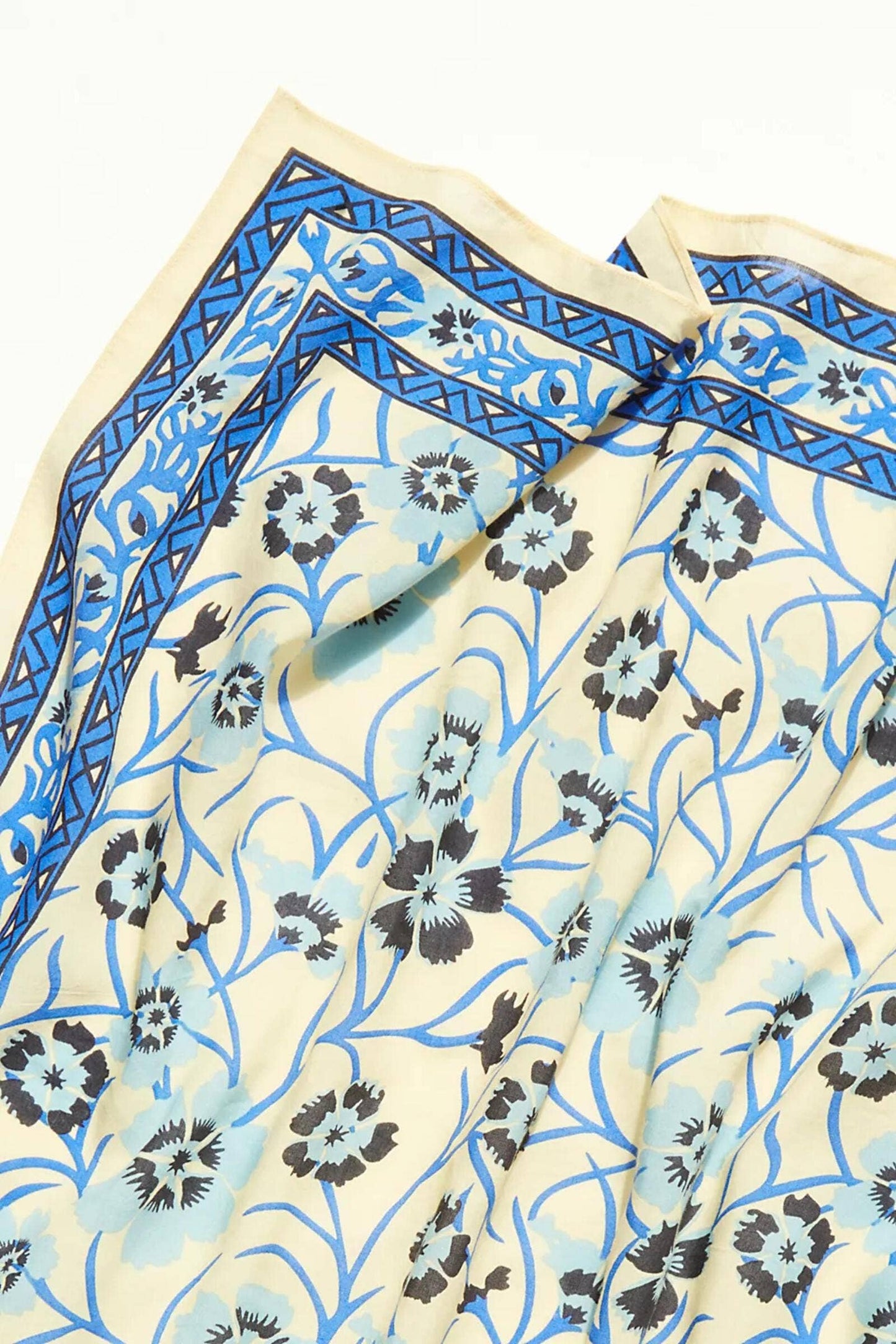 
                  
                    Floral Bandana Versatile : Navy
                  
                