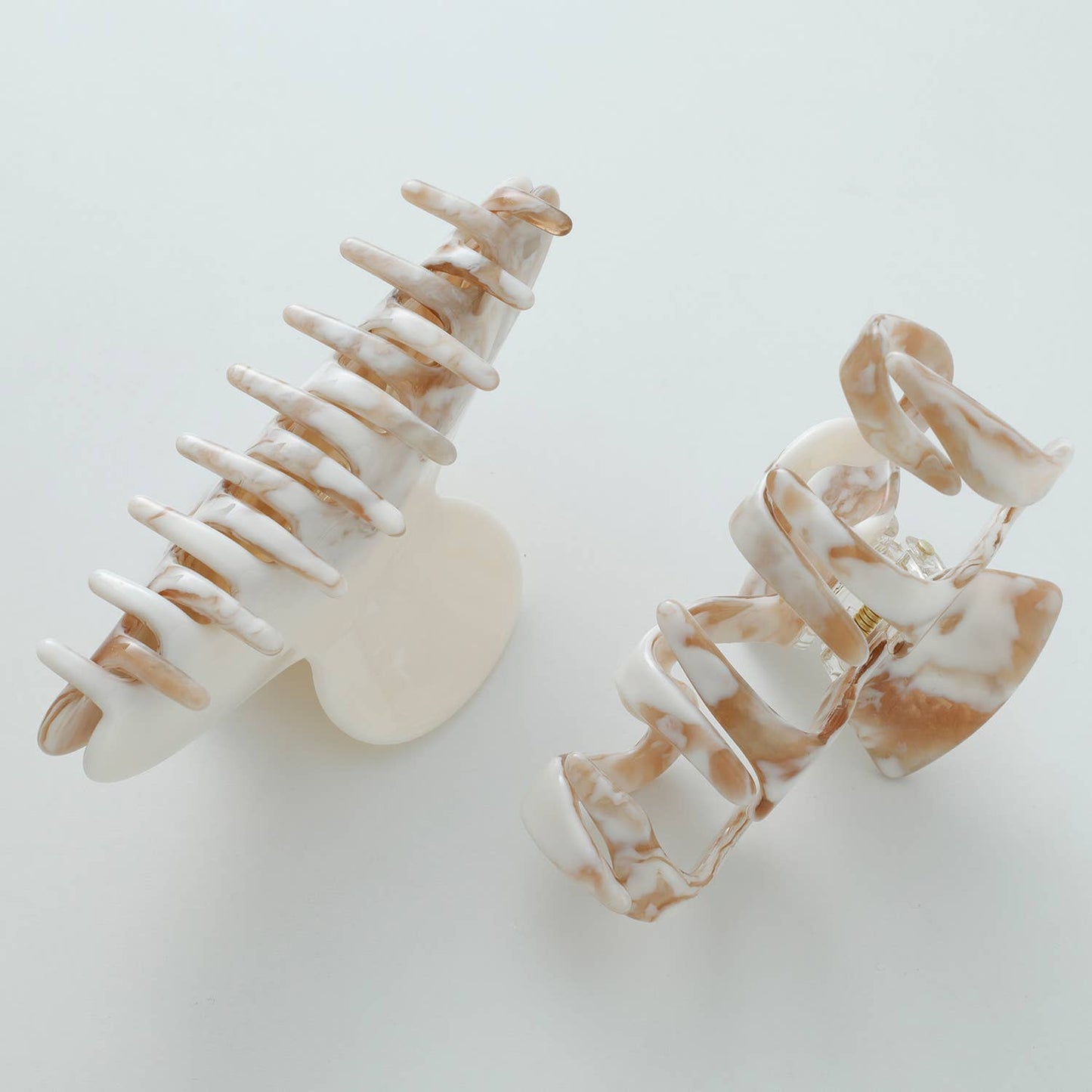 
                  
                    Calacatta Gold Large - Assorted Claw Clips: Assorted
                  
                