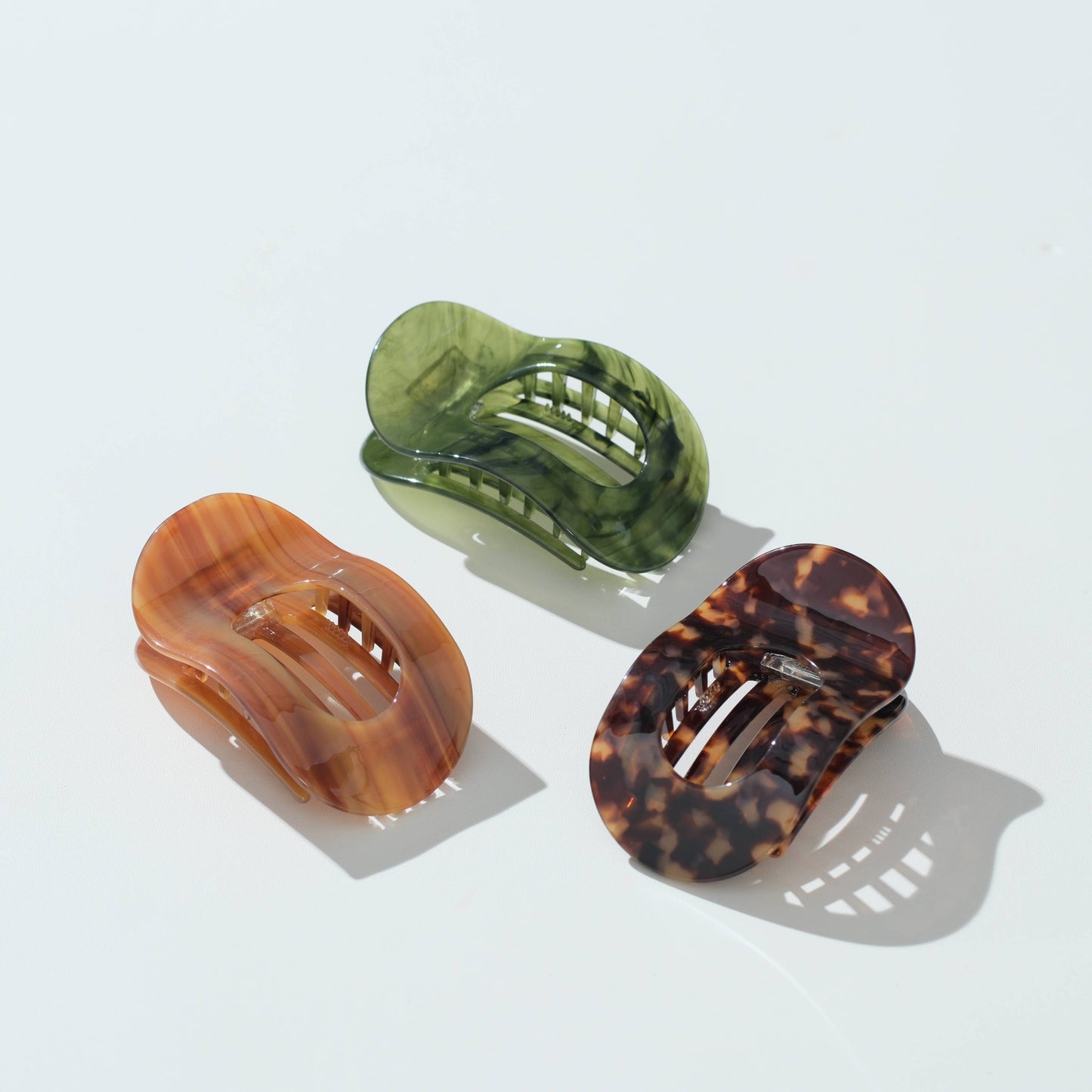 
                  
                    Oval Flat Lay Claw Clip - Medium: Assorted
                  
                