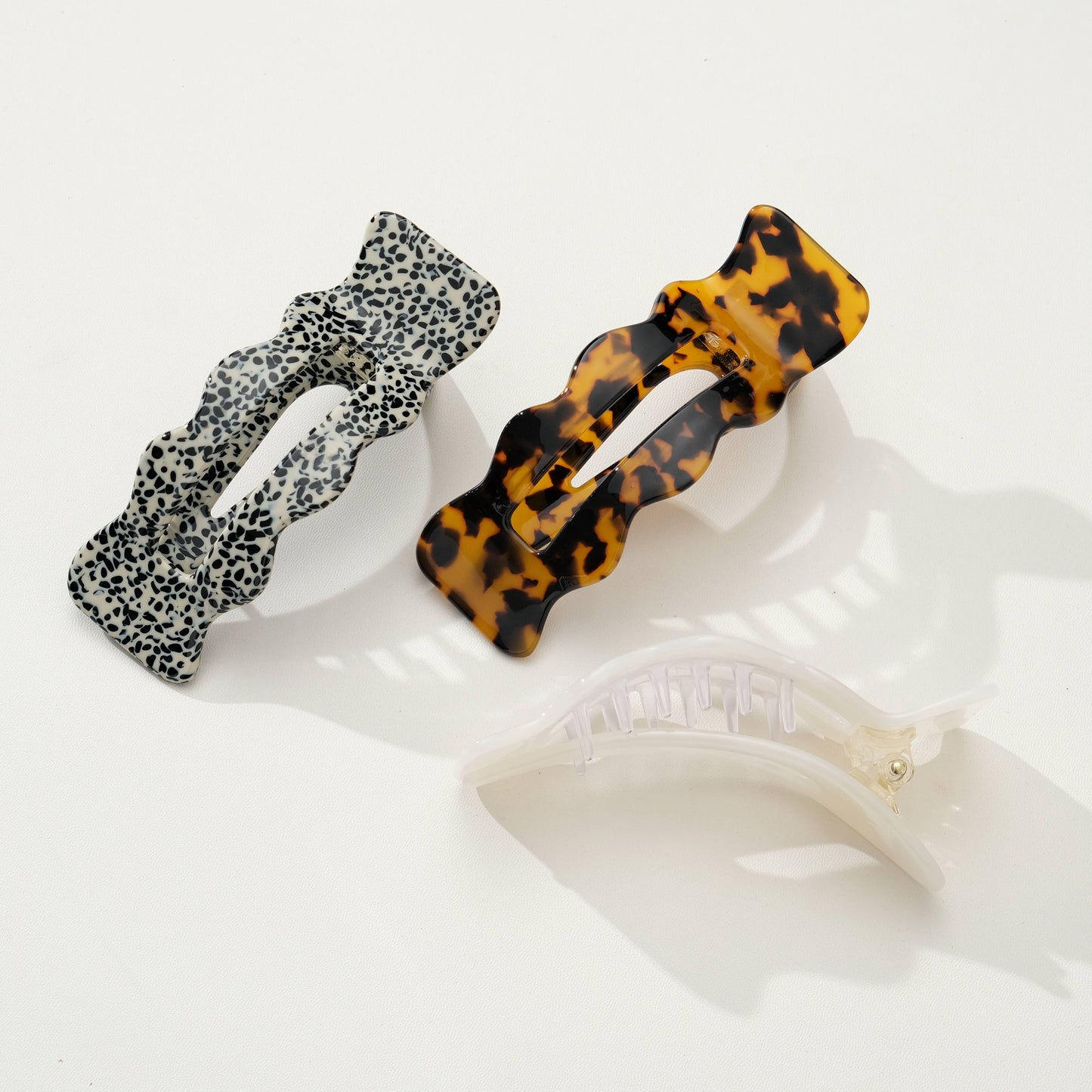 
                  
                    Jane Core Scalloped Flat Lay Claw Clip: Assorted
                  
                