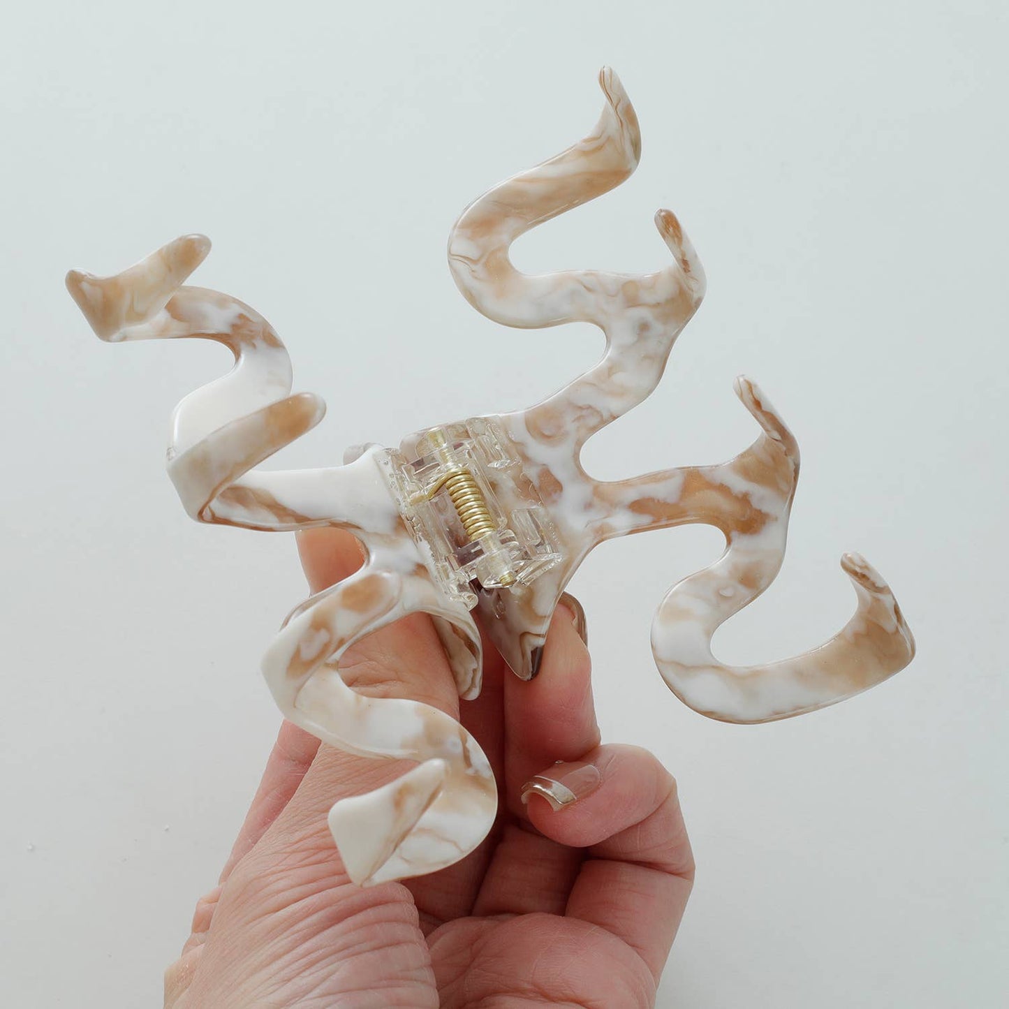 
                  
                    Calacatta Gold Large - Assorted Claw Clips: Assorted
                  
                