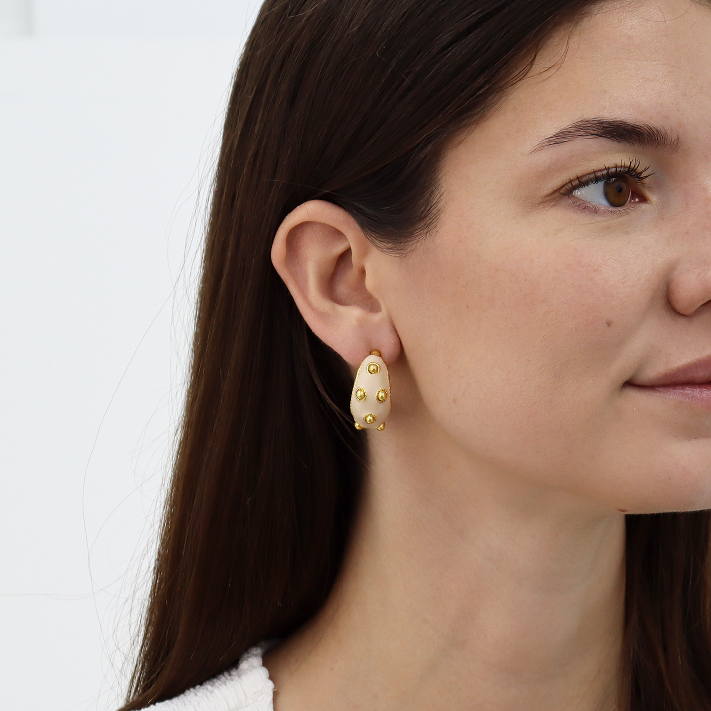 
                  
                    Dots Hoop Earrings Beige Enamel - 24K Gold Plated
                  
                