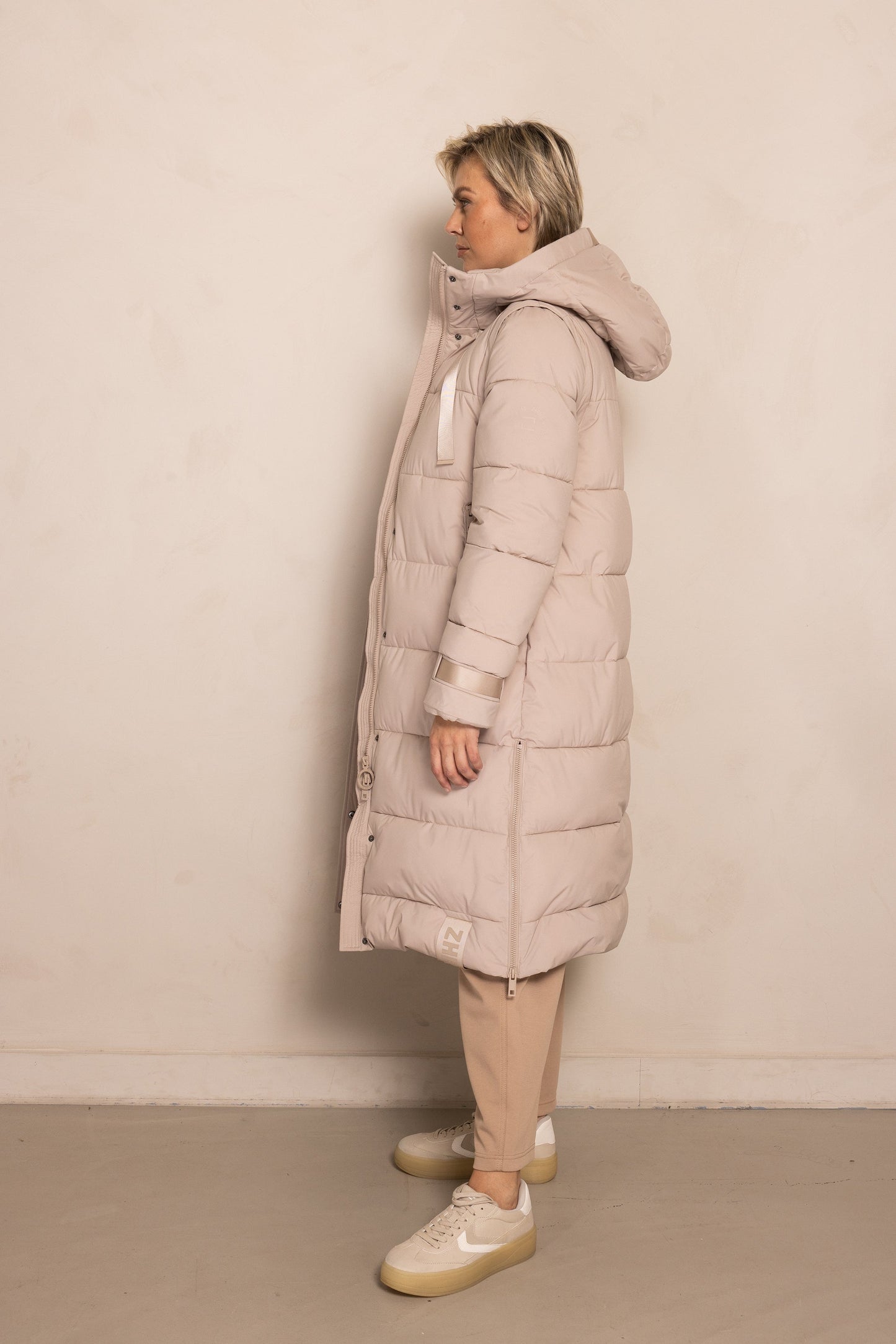 
                  
                    Zhrill | ZHISI MAX | Creme
                  
                