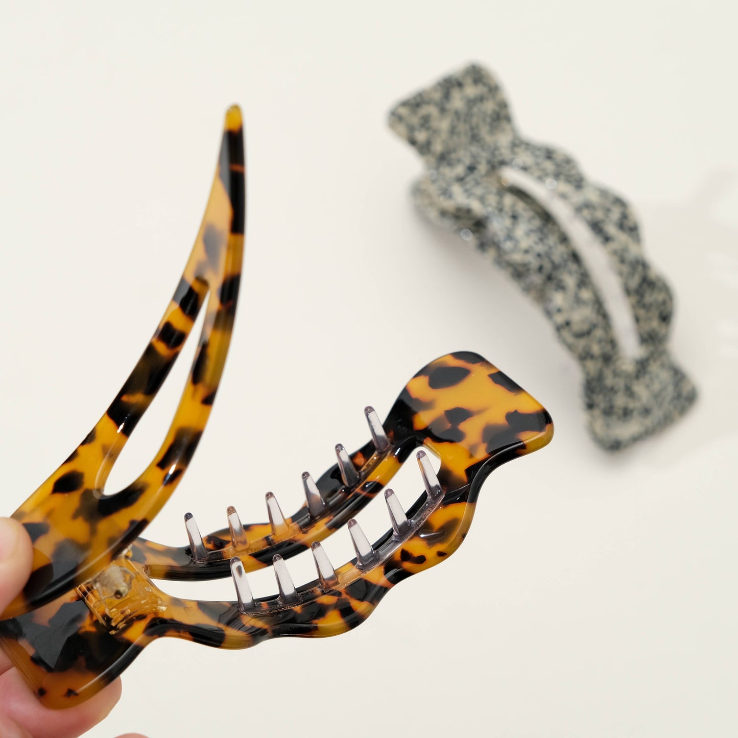 
                  
                    Jane Core Scalloped Flat Lay Claw Clip: Assorted
                  
                
