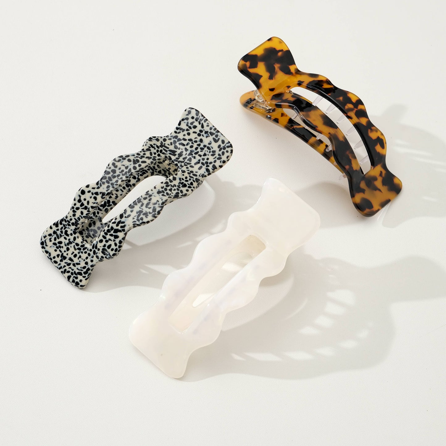
                  
                    Jane Core Scalloped Flat Lay Claw Clip: Assorted
                  
                