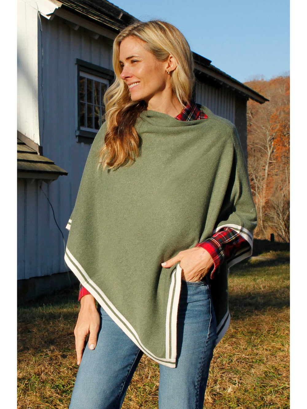Islefield | Cashmere Poncho | Grass/Ivory
