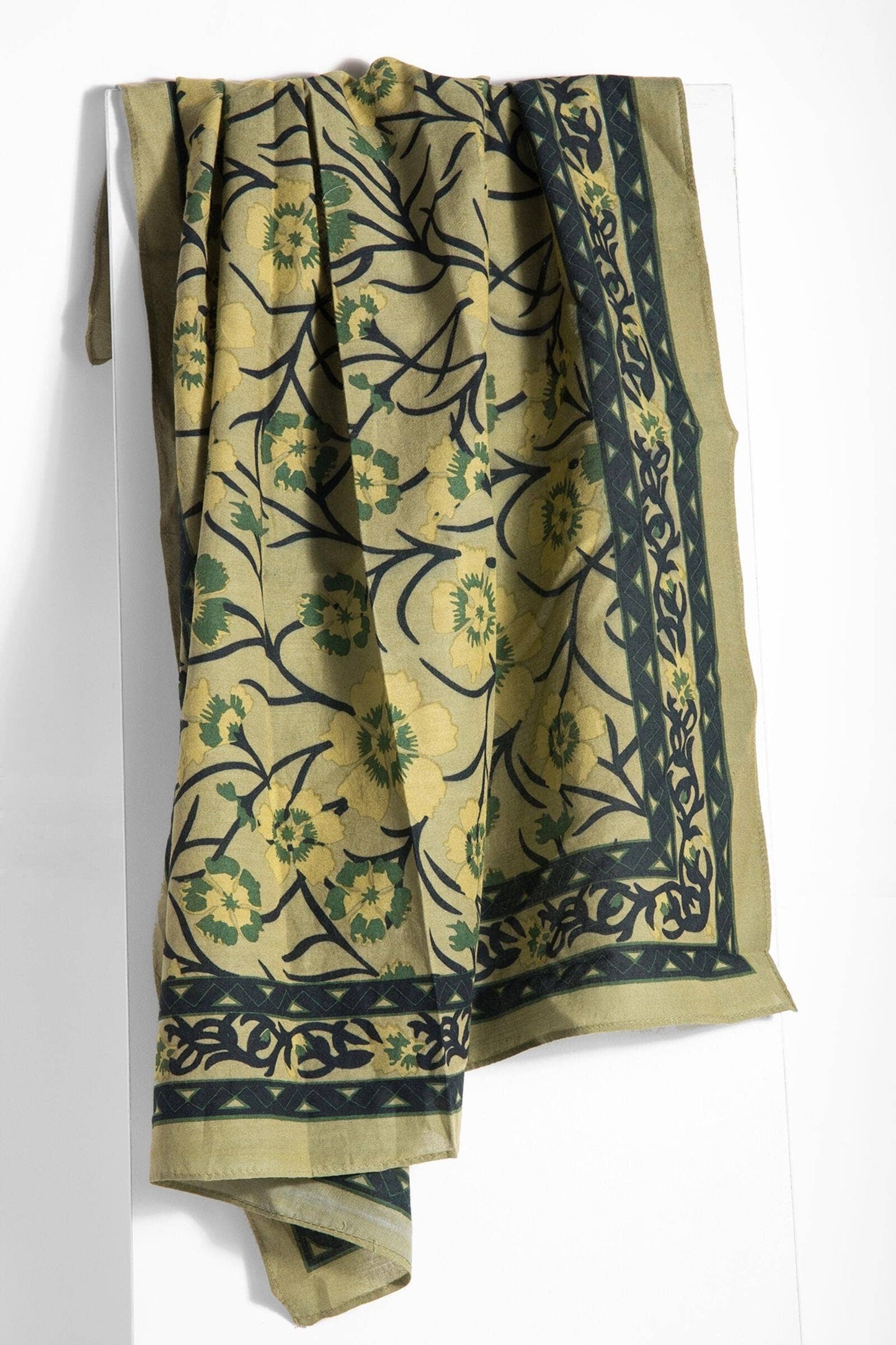 
                  
                    Floral Bandana Versatile : Copper
                  
                