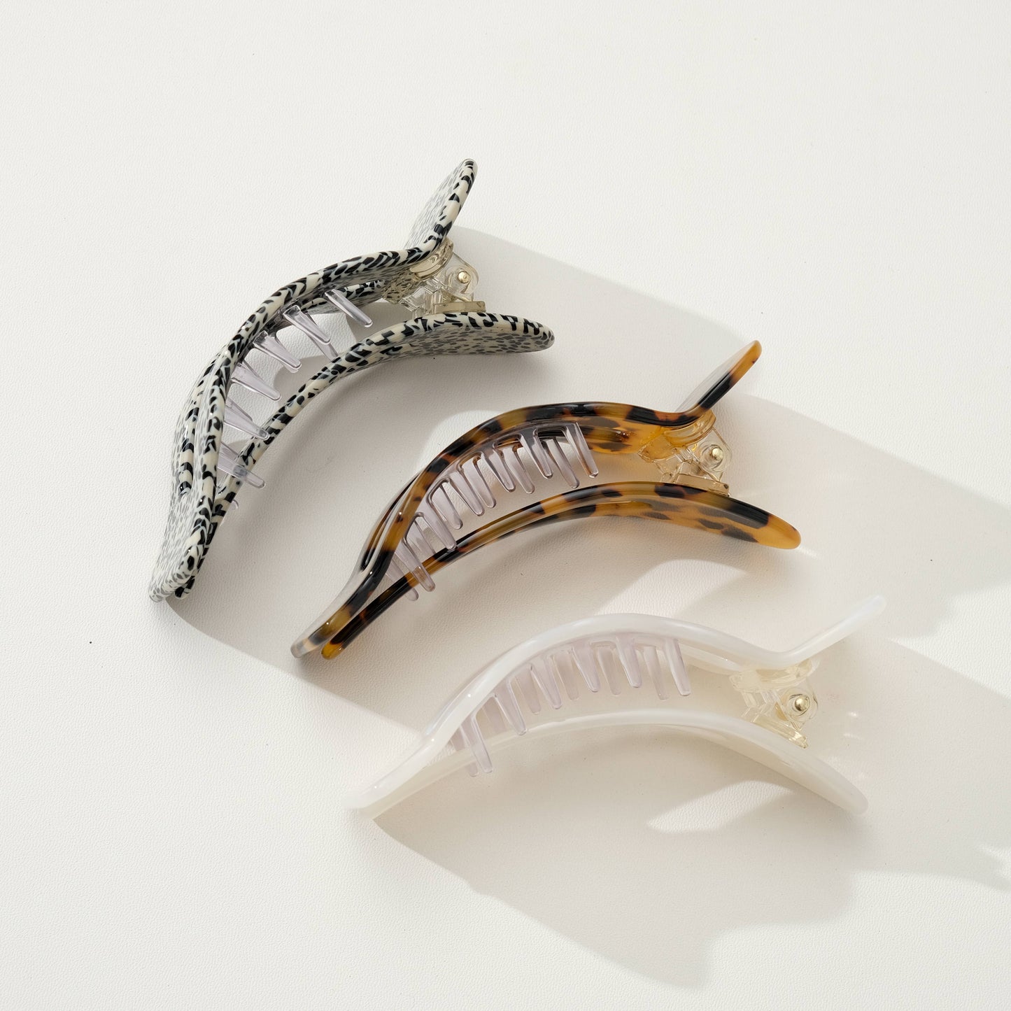 
                  
                    Jane Core Scalloped Flat Lay Claw Clip: Assorted
                  
                