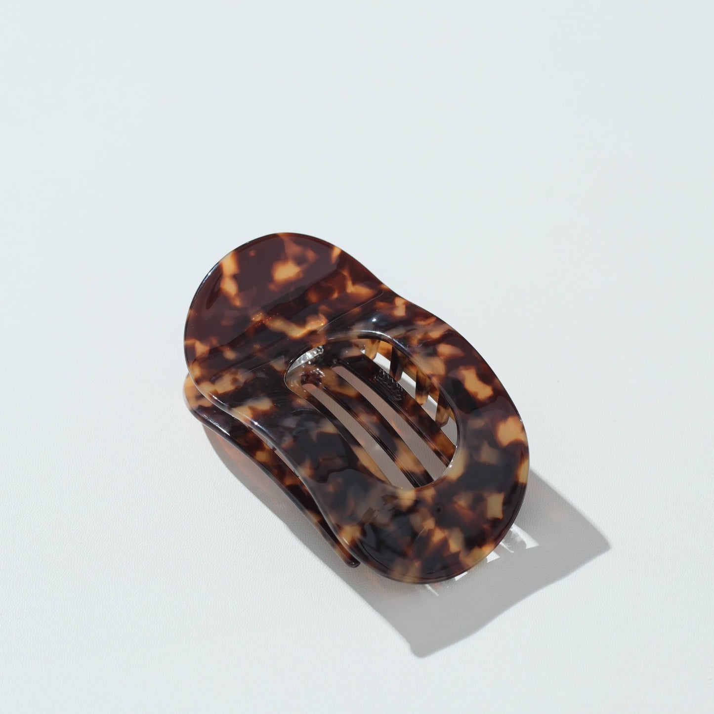 
                  
                    Oval Flat Lay Claw Clip - Medium: Assorted
                  
                
