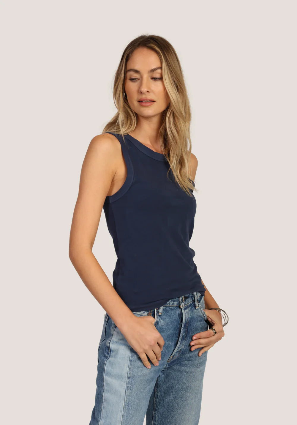 
                  
                    Dylan | Essential tank
                  
                