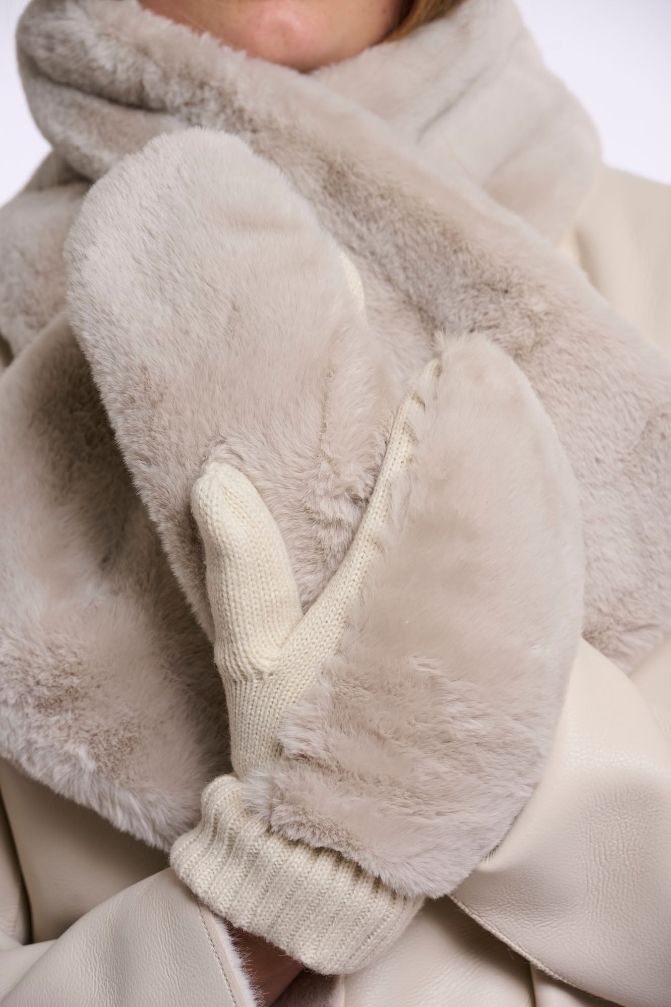 
                  
                    Rino&Pelle |Oxo Faux Fur Gloves
                  
                