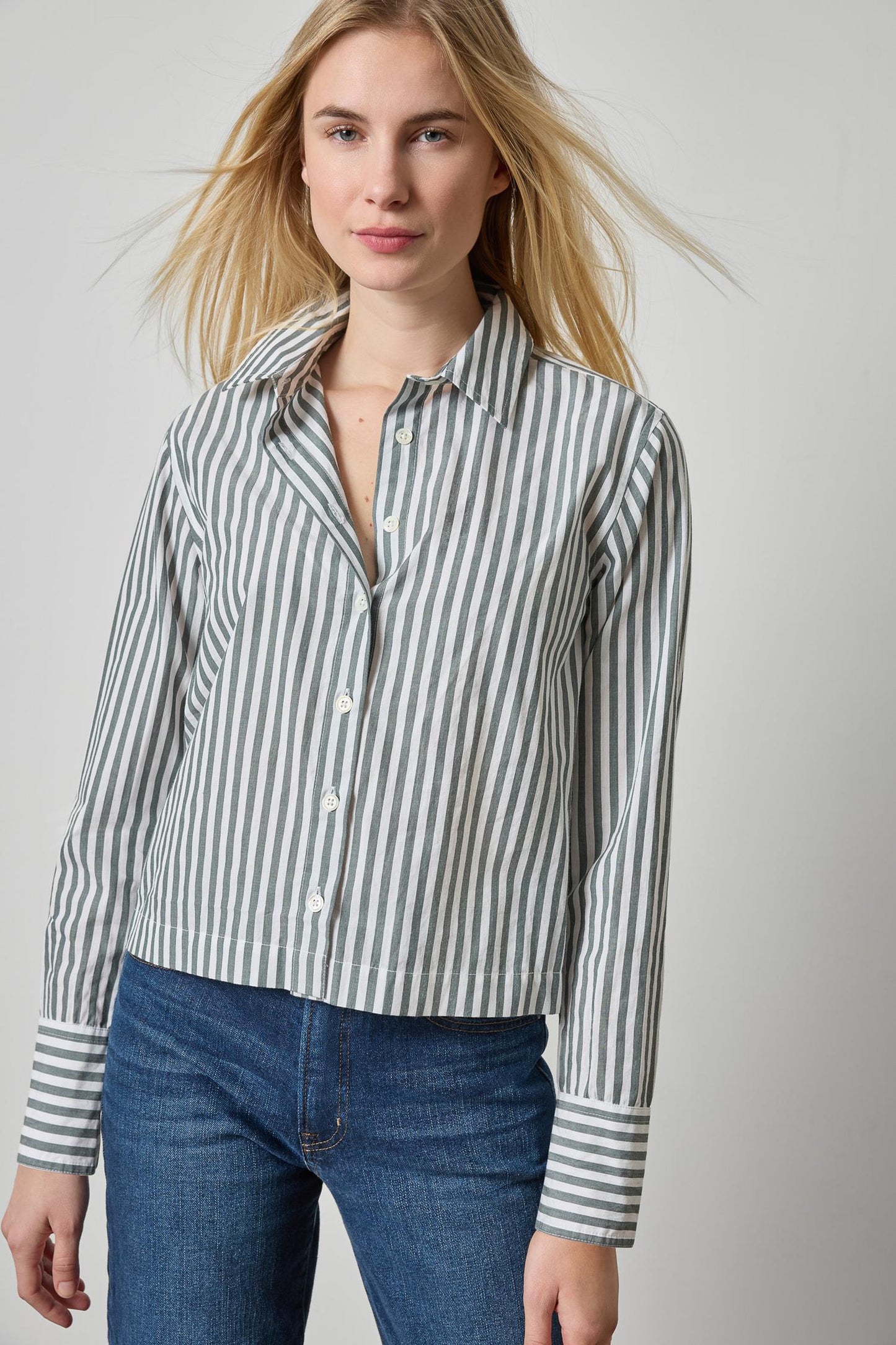 
                  
                    Lilla P | Straight Fit Short Button Down | 3536
                  
                