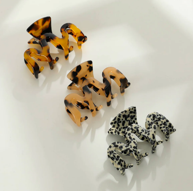 
                  
                    Esme Core Classic Wavy Claw Clip - Small - Assorted
                  
                