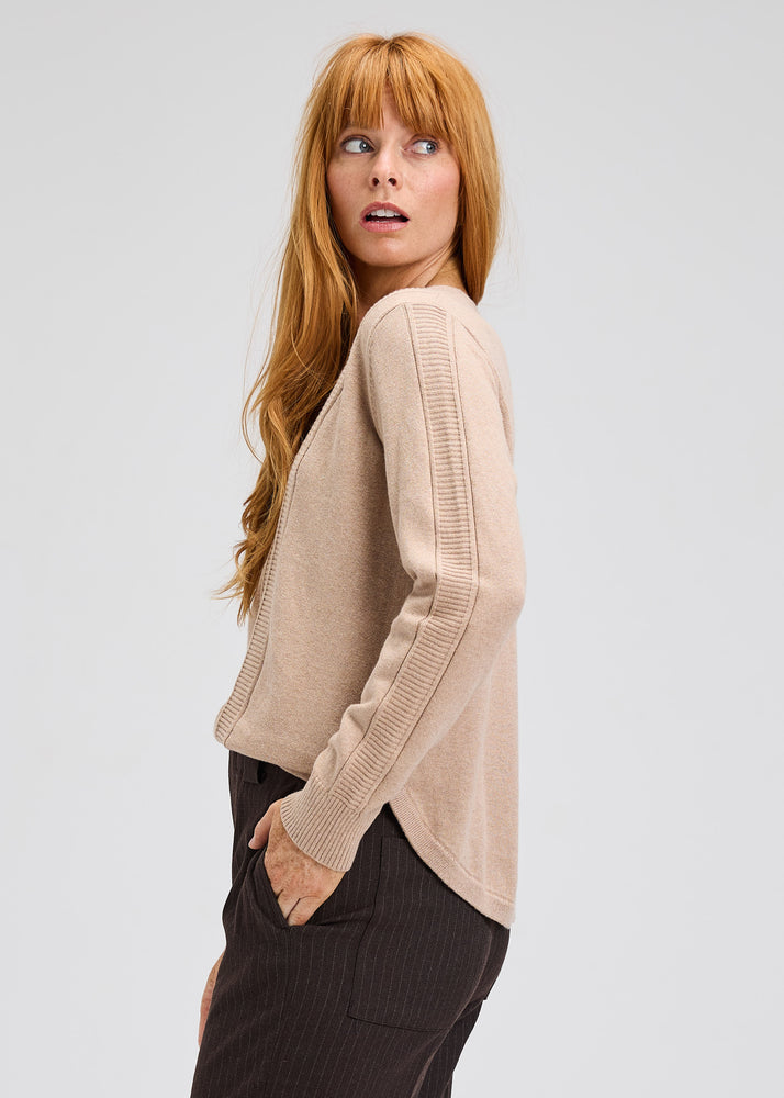 
                  
                    Zaket & Plover | Soft V sweater
                  
                