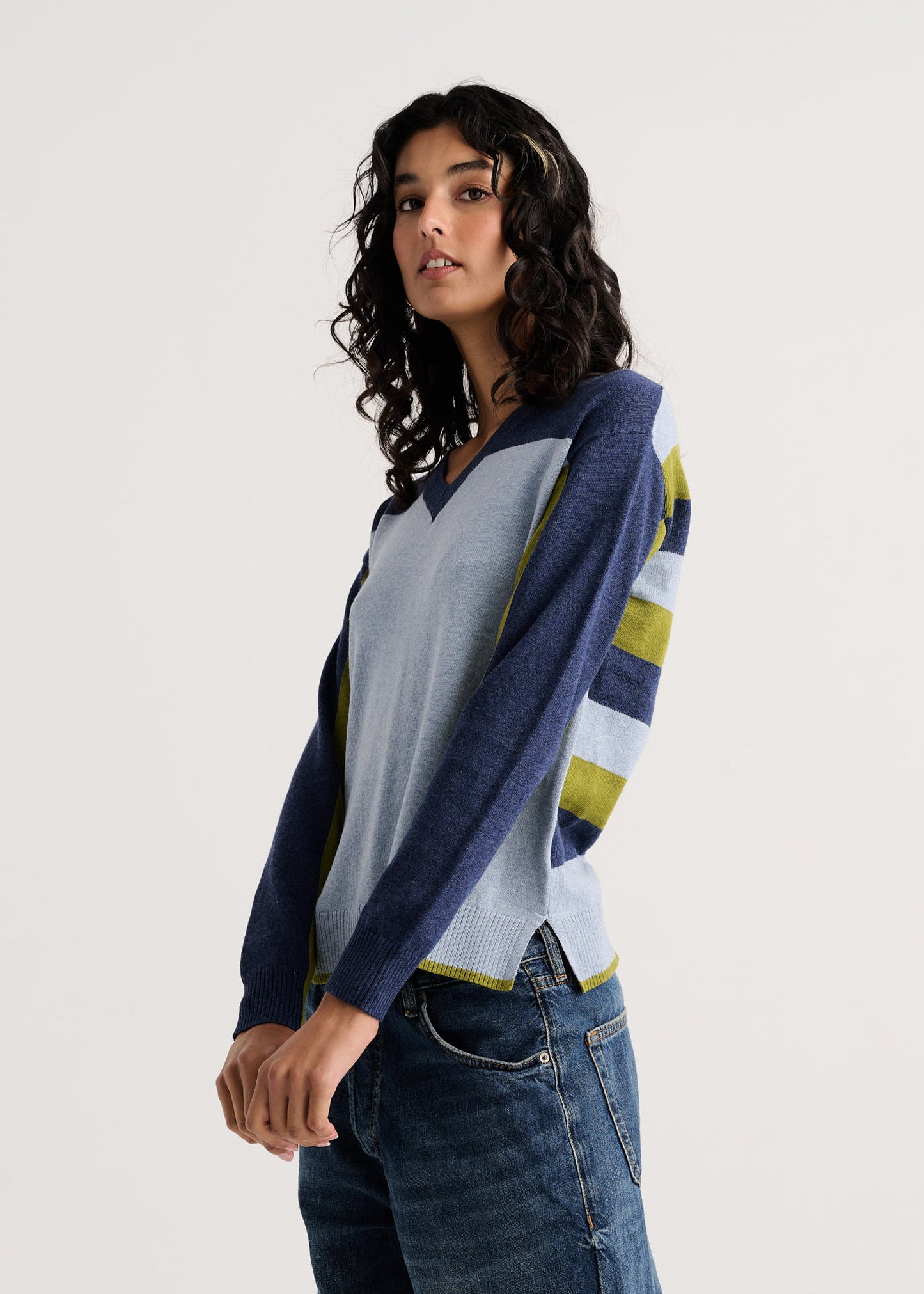 
                  
                    Zaket&Plover | Color Theory V-neck | 8527
                  
                