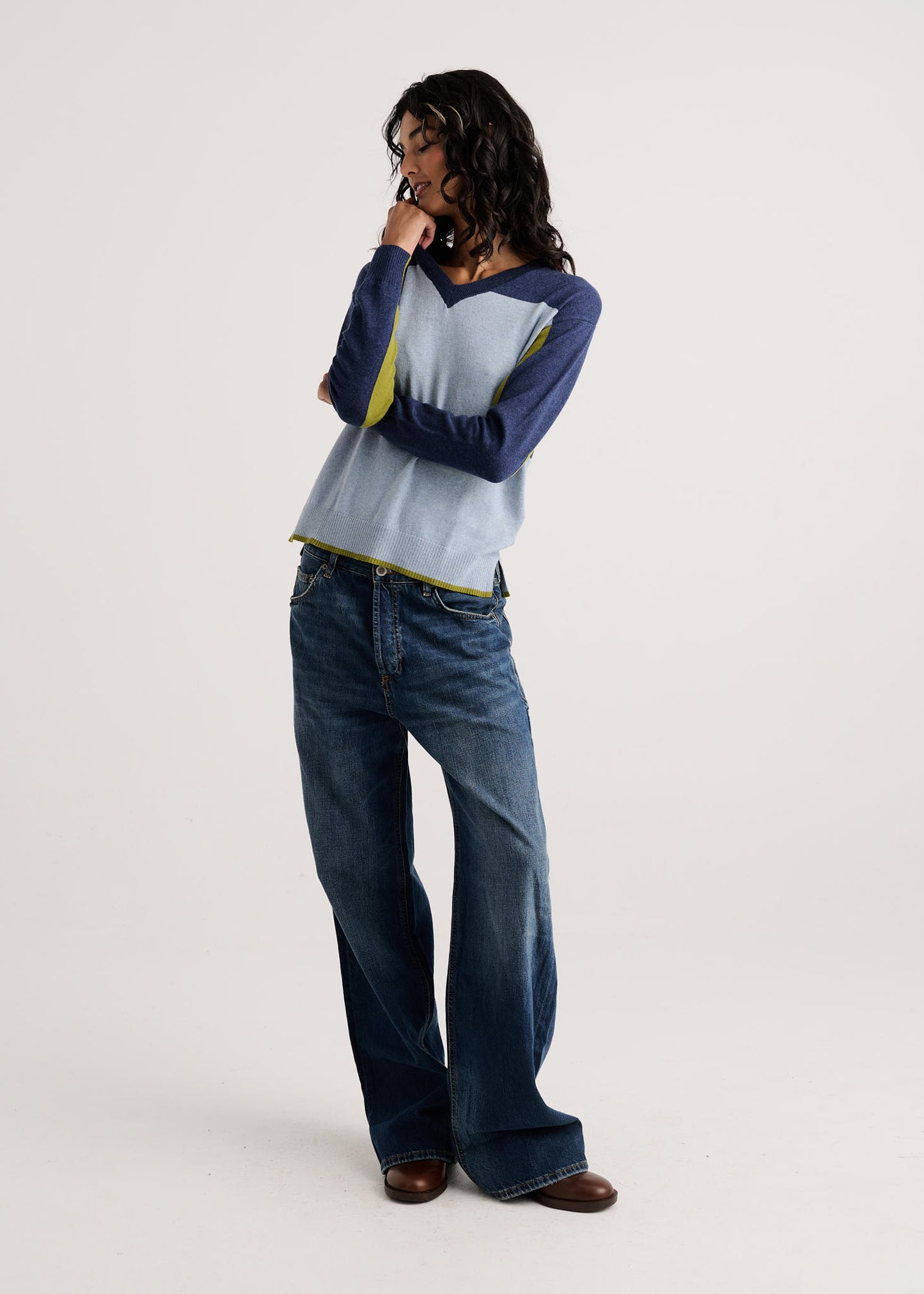 
                  
                    Zaket&Plover | Color Theory V-neck | 8527
                  
                