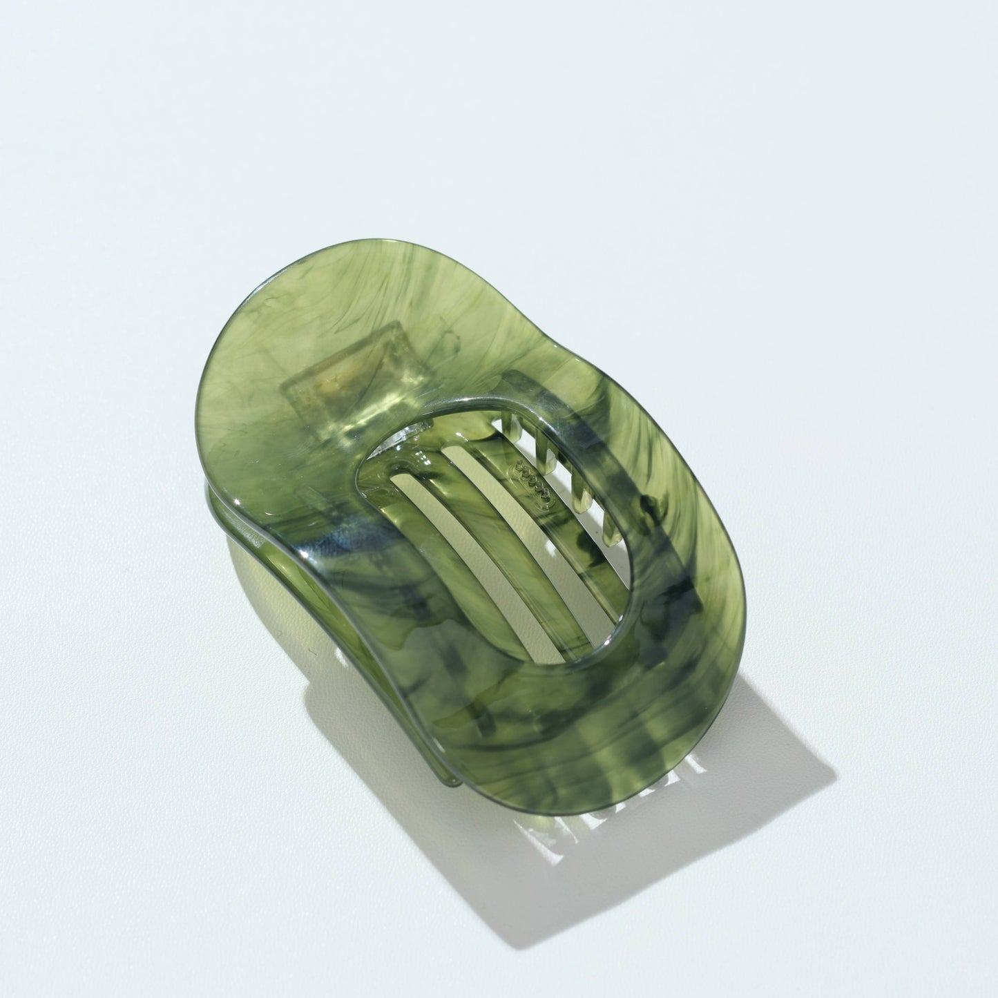 
                  
                    Oval Flat Lay Claw Clip - Medium: Assorted
                  
                
