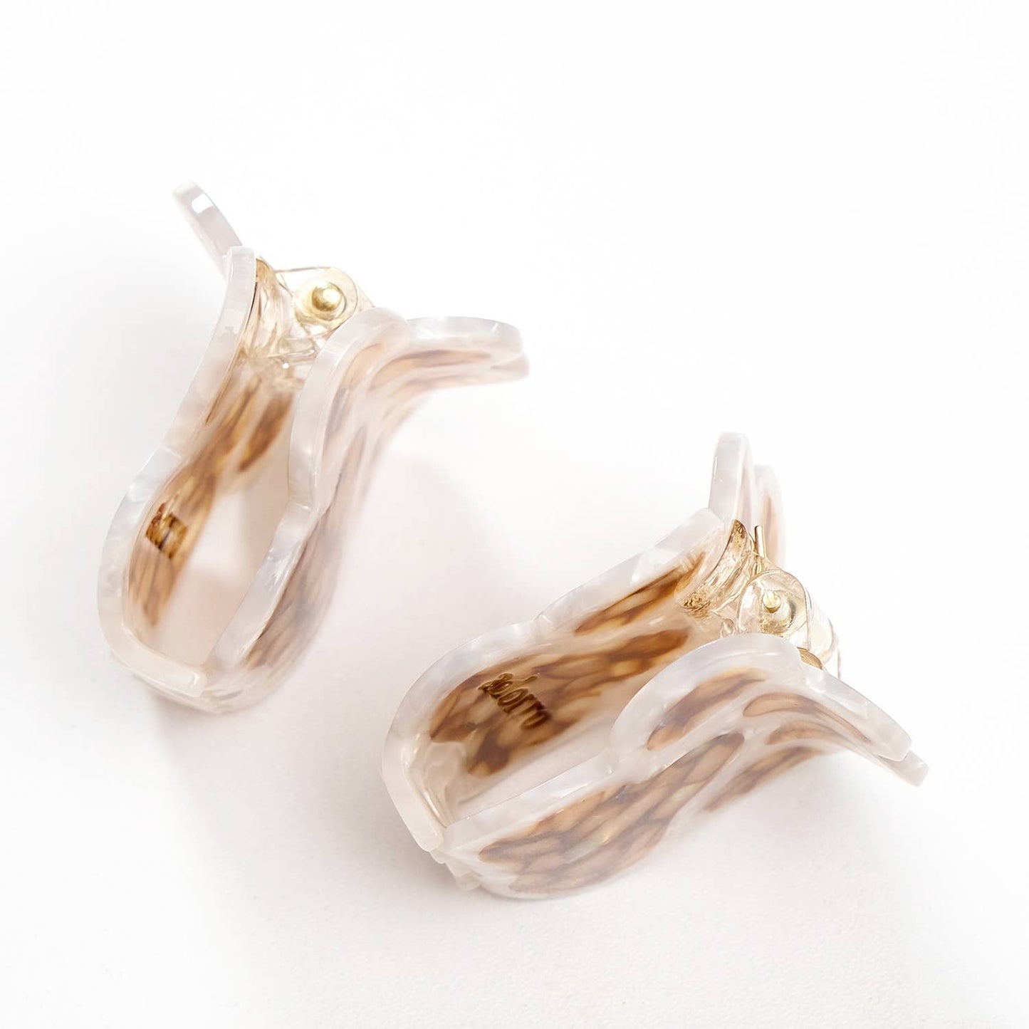 
                  
                    Paw Print Claw Clip - Small
                  
                