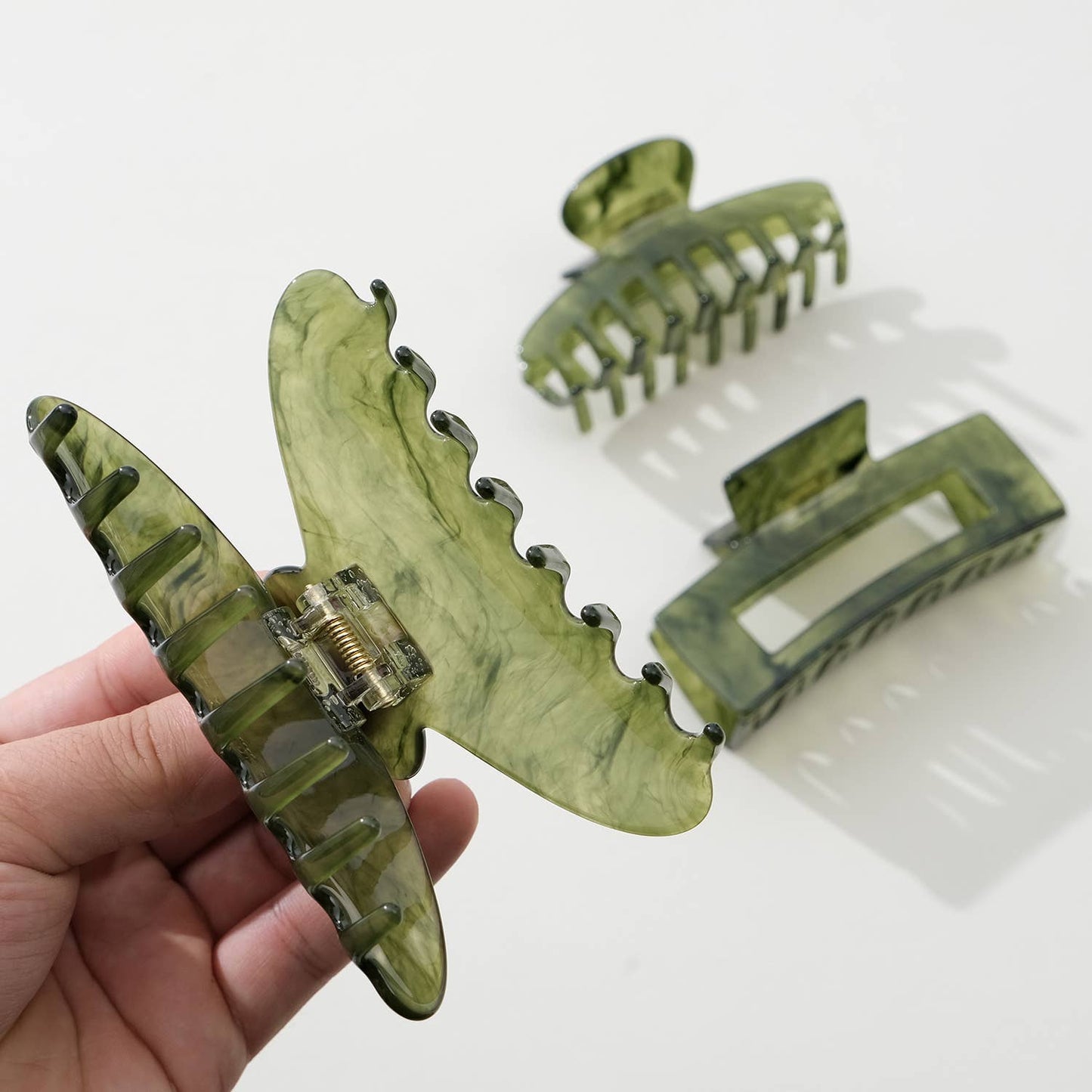 
                  
                    Jade Green Large - Assorted Claw Clips: Assorted
                  
                