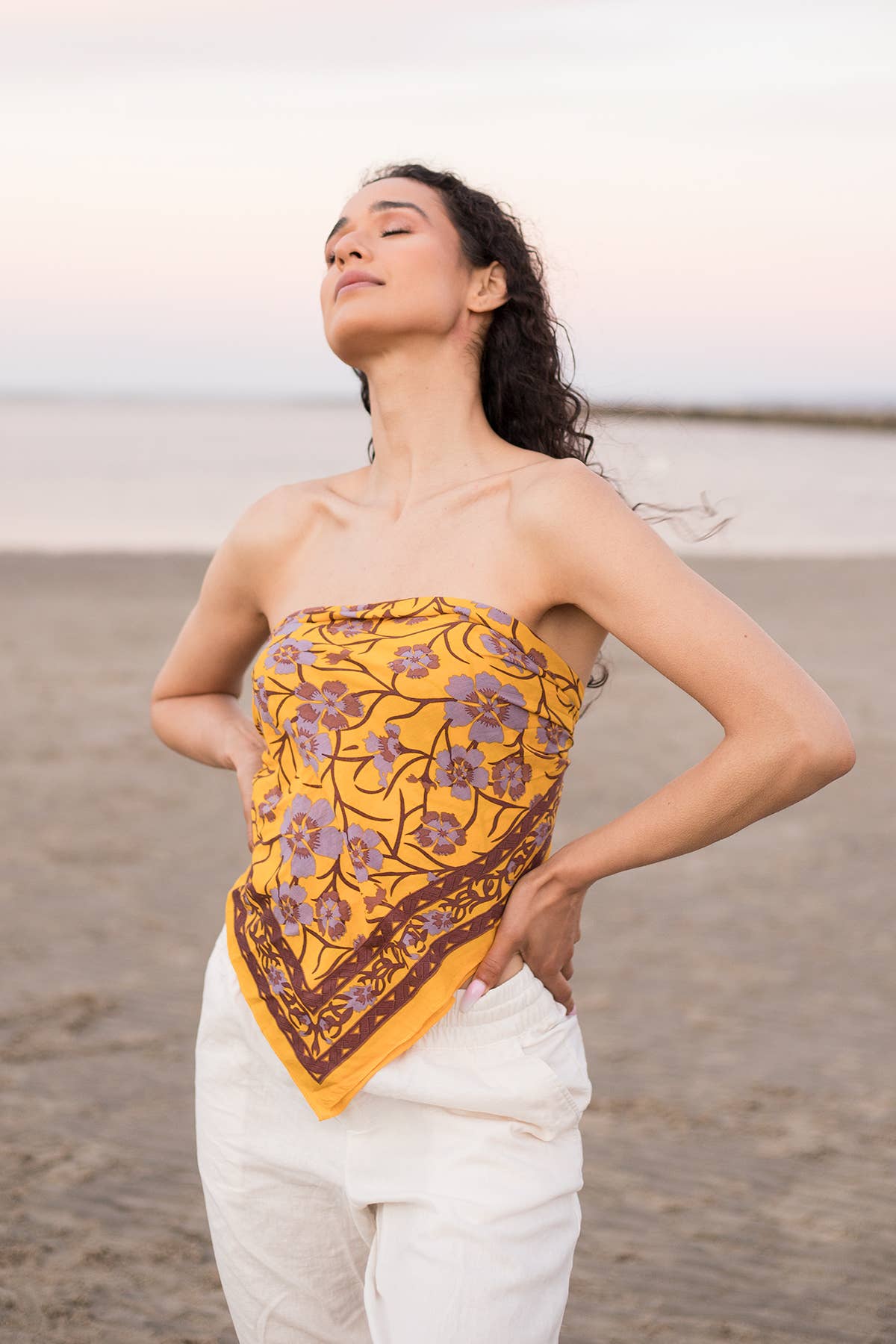 
                  
                    Floral Bandana Versatile : Navy
                  
                