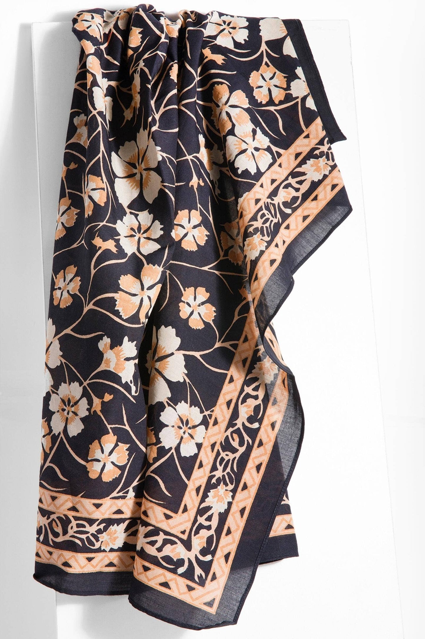 
                  
                    Floral Bandana Versatile : Navy
                  
                